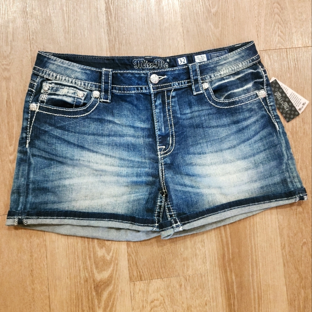 Miss Me Mid-Rise Shorts - Size 32